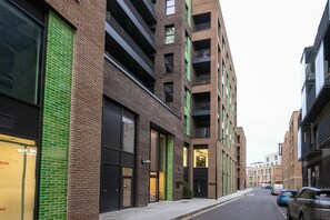 Exterior - Classic Southwark 1BR w/ Concierge, nr Southwark Station, by Blueground (London)