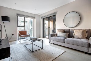 TV, stereo - Classic Southwark 1BR w/ Concierge, nr Southwark Station, by Blueground (London)