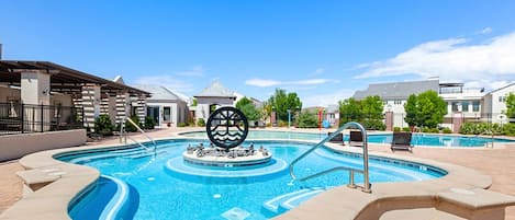 屋外プール、温水プール