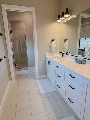 Shower, hair dryer, towels, soap - SUNSHINE VILLA..SLEEPS 30, 8 BR, 8 BA, NEW 2023. Pool/Spa, Super nice and Roomy. (hurricane)
