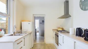 Réfrigérateur, micro-ondes, four, lave-vaisselle