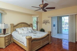 4 bedrooms, iron/ironing board, Internet, bed sheets - Luxury 4 Bed Villa with Private Jetty, Charlotte Harbour Villa 5811 (Charlotte County)