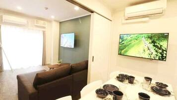 Basic Apartment | Living area