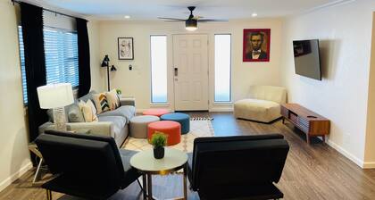 Contemporary Remodeled 6 Bed 4 Bath Apartment