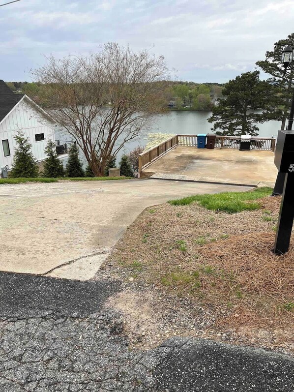 Property grounds - Modern Lakefront Views at Lake Hickory Haven (Hickory)