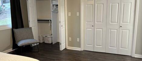 3 bedrooms, iron/ironing board, internet