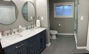 Bathtub, shampoo