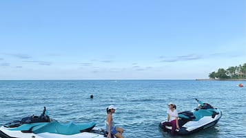 근처 해변, 백사장, 수상 스키, 카야킹