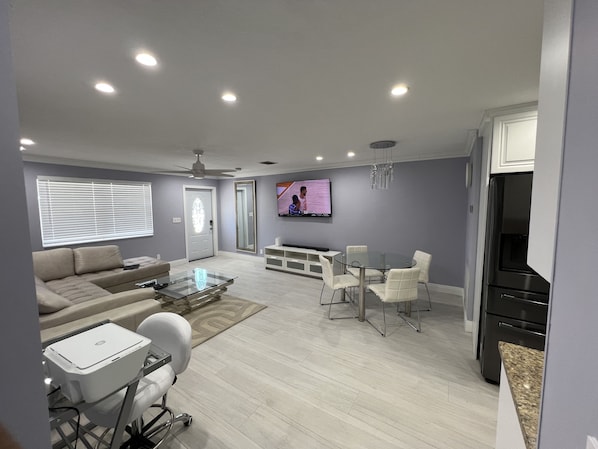 TV, printers - LOVELY GUEST HOUSE (West Palm Beach)
