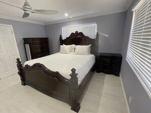 2 habitaciones, escritorio, tabla de planchar con plancha y wifi gratis 