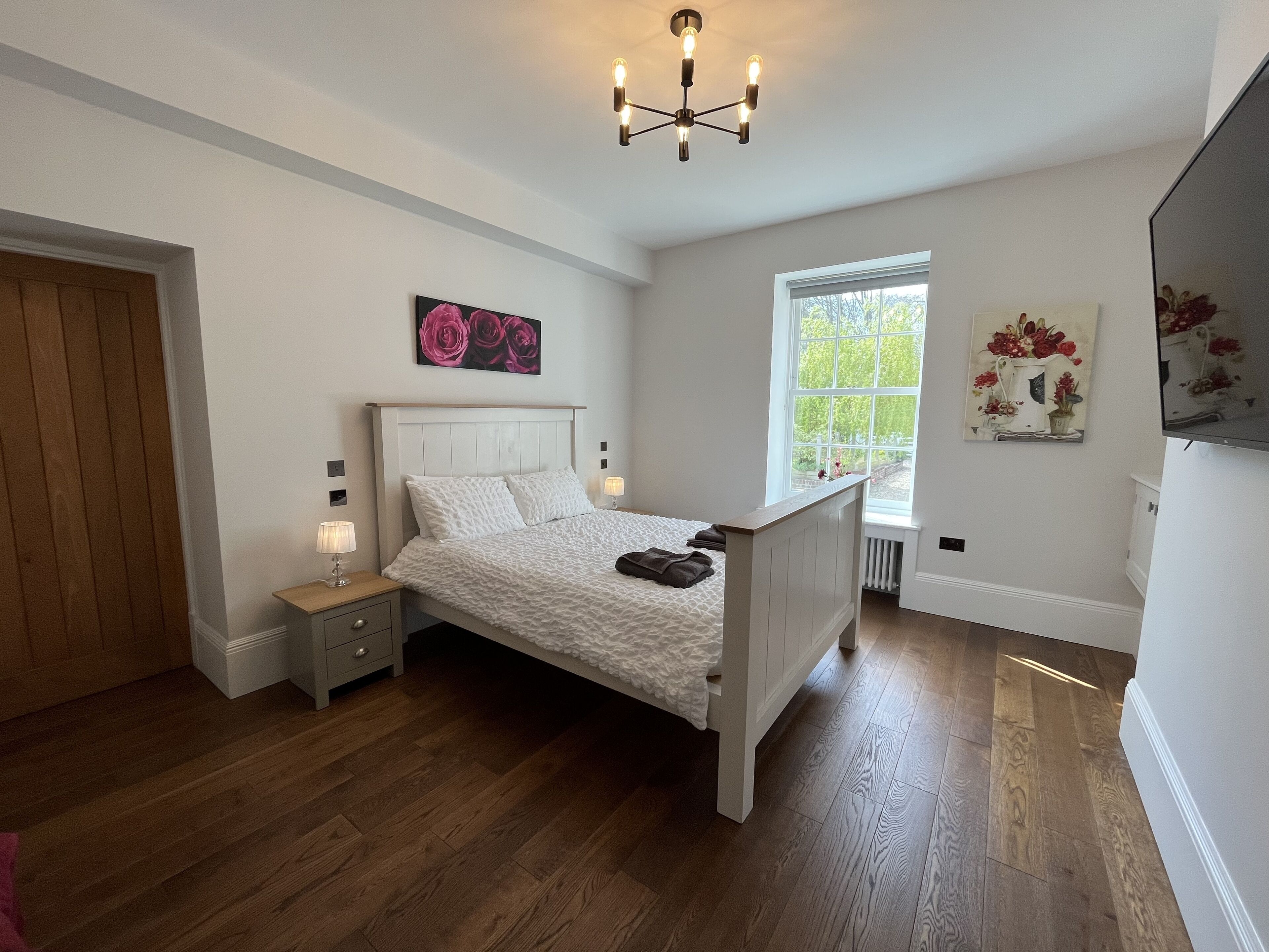 2 slaapkamers, een strijkplank/strijkijzer, wifi, beddengoed