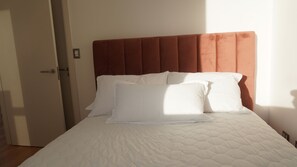 1 bedroom, desk, WiFi, bed sheets
