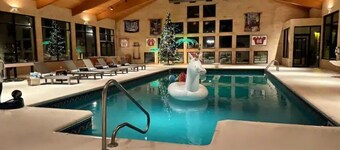 Stien Oasis: Heated Indoor Pool Oasis With Theater, Bar&Tennis Court.