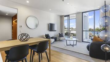 Deluxe Apartment | Living area