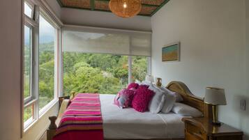 Design Suite | 2 bedrooms, individually decorated, free WiFi