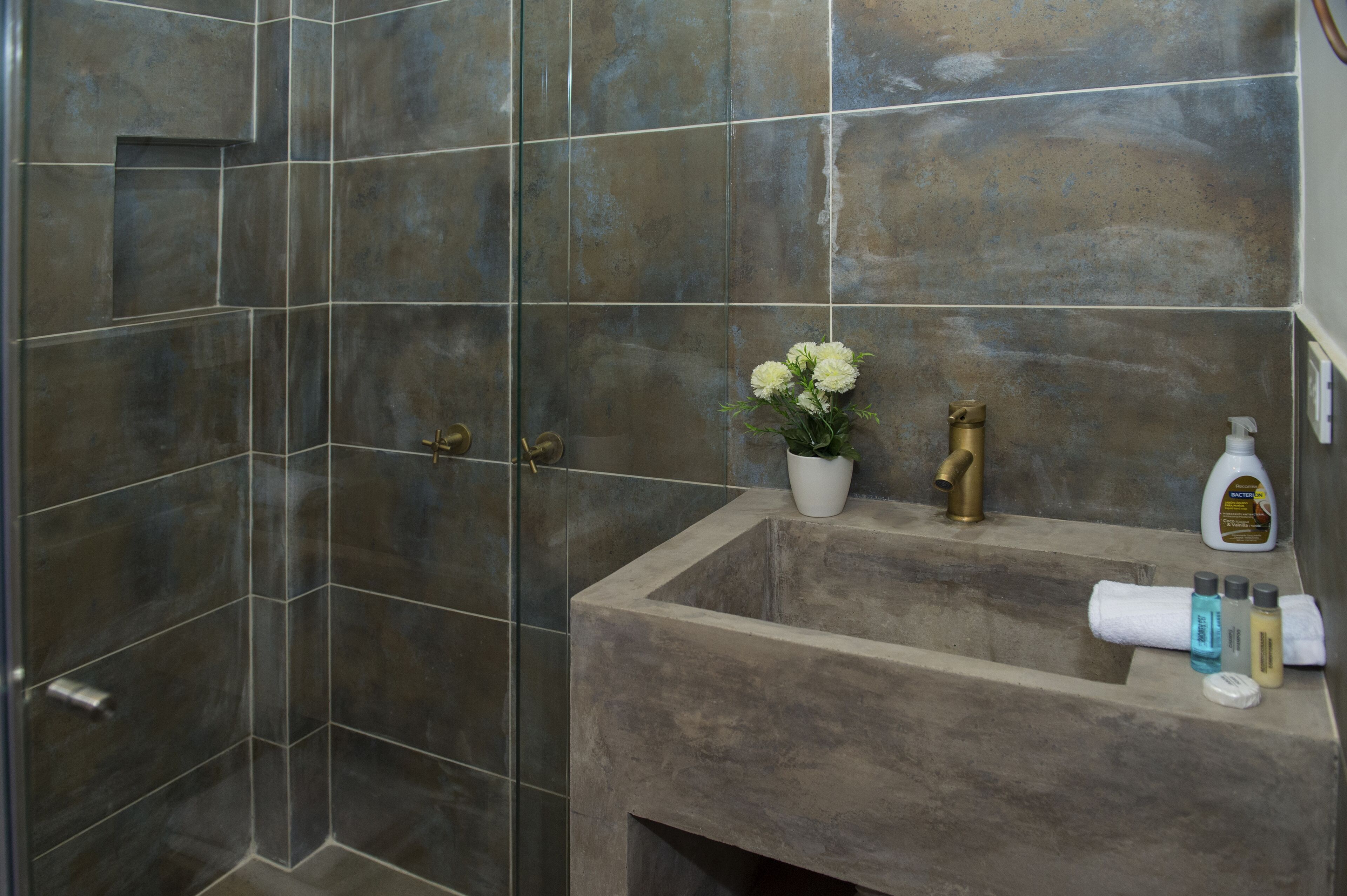Panoramic Room | Bathroom | Free toiletries, hair dryer