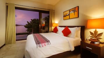 Caja de seguridad en la habitación y cortinas blackout