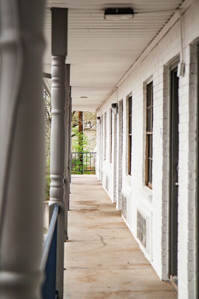Salt Creek Lodge