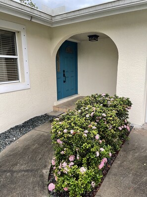 Exterior detail - Cozy Canal Cottage close to beaches. (Punta Gorda)
