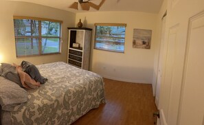 3 bedrooms, WiFi, bed sheets - Cozy Canal Cottage close to beaches. (Punta Gorda)