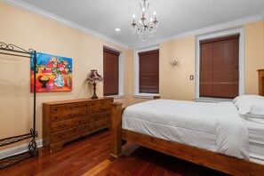 3 bedrooms, in-room safe, desk, iron/ironing board