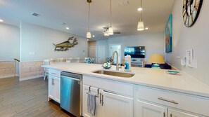 Interior - Resort Style Shared Heated Pool, Observation Deck, Golf Cart Access (Port Aransas)