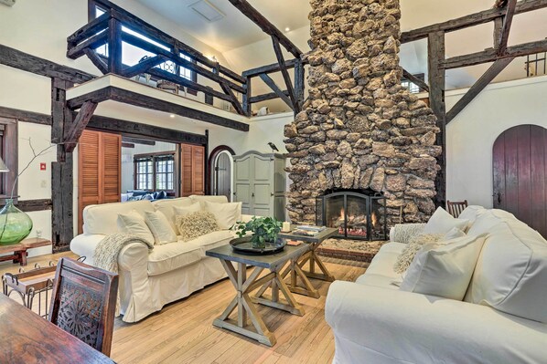 TV, fireplace, DVD player, books
