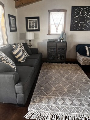 Living area - Quiet and cozy country home with mountain views in every direction. Sleeps 6 (Ranchos de Taos)