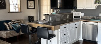 Quiet and cozy country home with mountain views in every direction. Sleeps 6