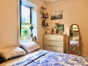 1 camera, una scrivania, Wi-Fi, lenzuola