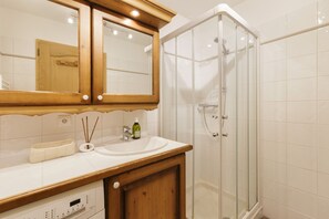 シャワー、タオル