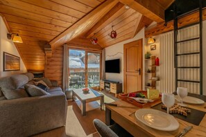 TV - La Ginabelle - Sauna & Swimming pool, Chamonix, France (Chamonix)