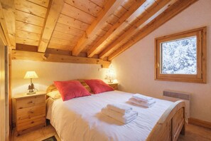 3 室のベッドルーム、WiFi (無料)、ベッドシーツ