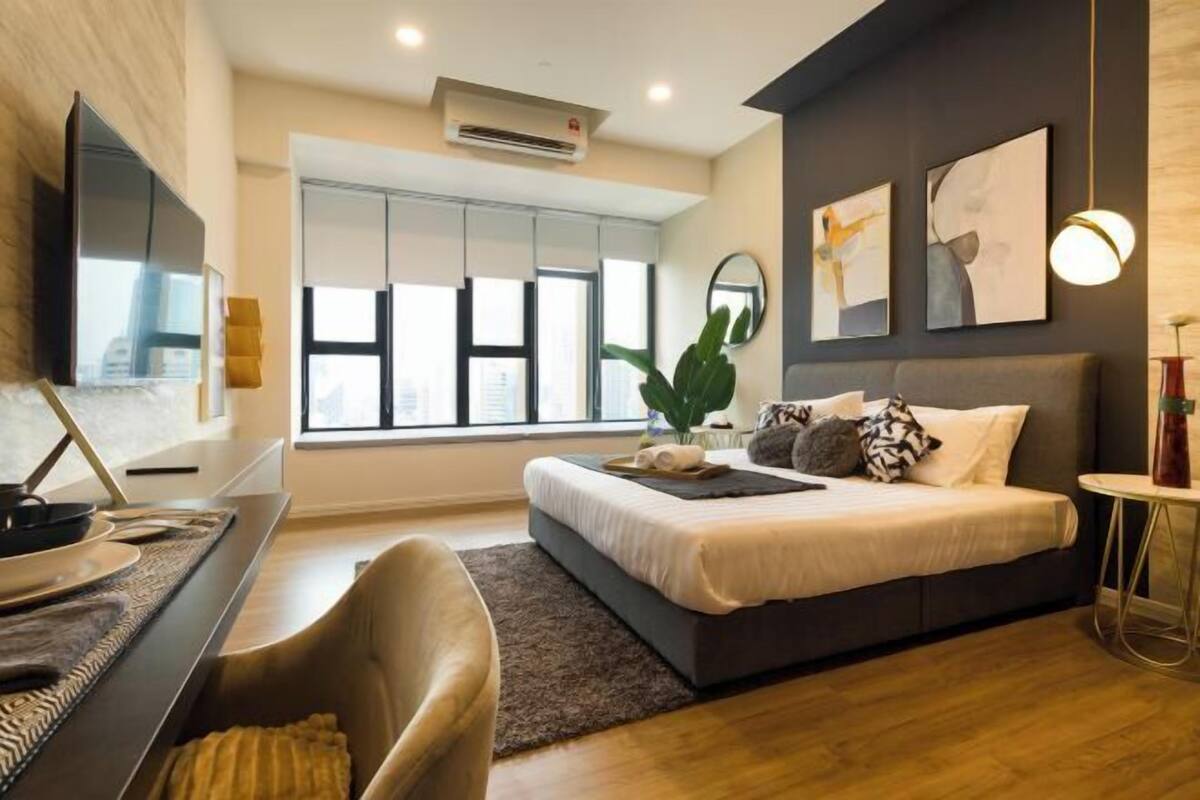 1 habitación, escritorio y espacio para trabajar con laptop