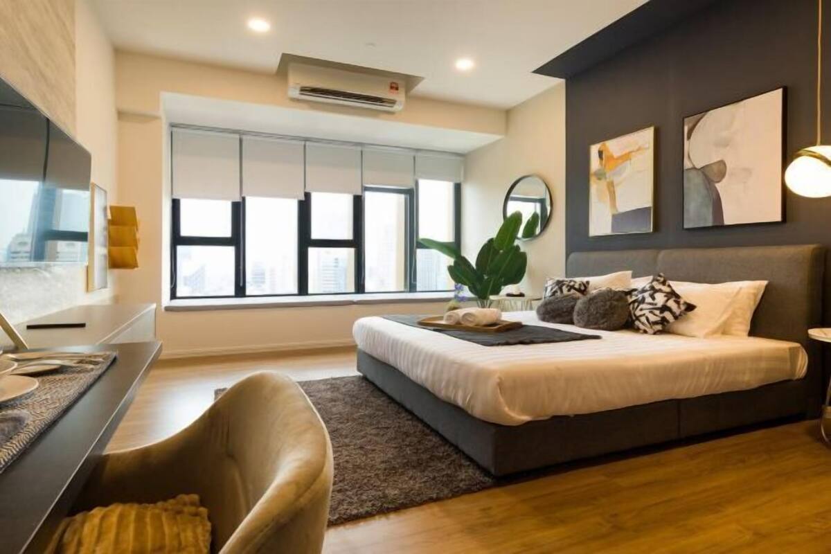 1 habitación, escritorio y espacio para trabajar con laptop