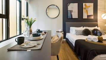 Suite Premium | 1 kamar tidur, meja kerja, dan ruang kerja ramah laptop