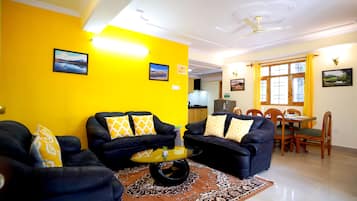 Executive Cottage | 2 bedrooms, premium bedding, memory-foam beds, free WiFi