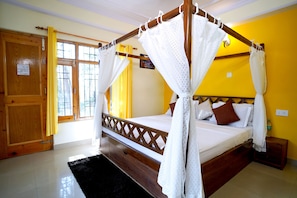 2 bedrooms, premium bedding, memory-foam beds, free WiFi - Hill Songey by Dumnu Homes (Shimla)