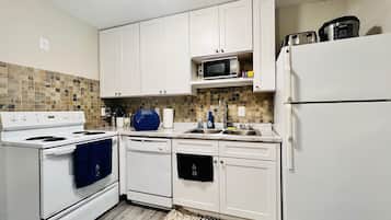 Atlanta 3BR: Stylish City Apartment | Private kitchen | Fridge, microwave, oven, dishwasher