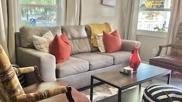 Atlanta 3BR: Stylish City Apartment | Living area | 24-inch TV with digital channels