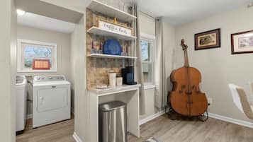 Departamento urbano | Cocina privada | Refrigerador, microondas, horno y lavavajillas