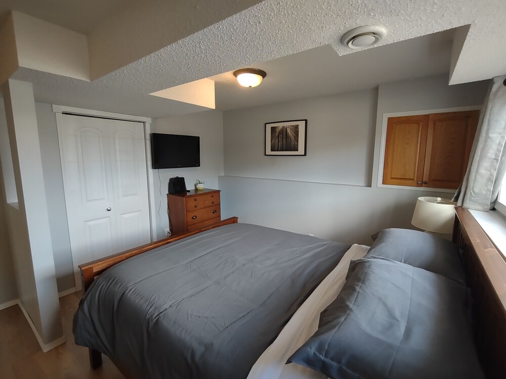 1 Bedroom Basement Suite Fully Stocked, Clean & Pet Friendly