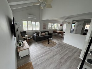 Smart TV, computer monitors - Relaxed coastal townhouse with ocean views. (Mollymook)