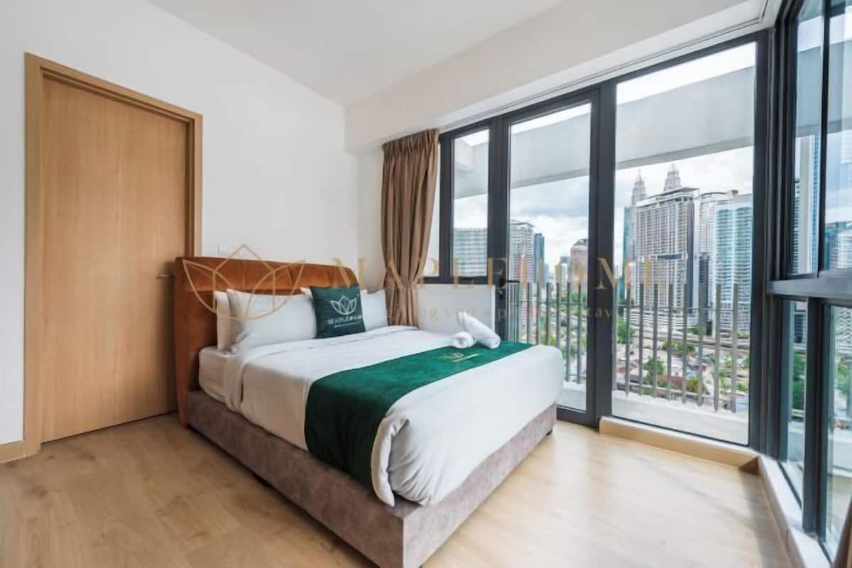 1 bedroom, premium bedding, desk, iron/ironing board
