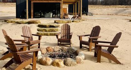 Family Friendly Lake Front New Build - 5bdrm + Hot Tub