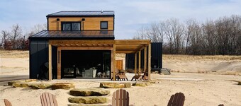 Family Friendly Lake Front New Build - 5bdrm + Hot Tub