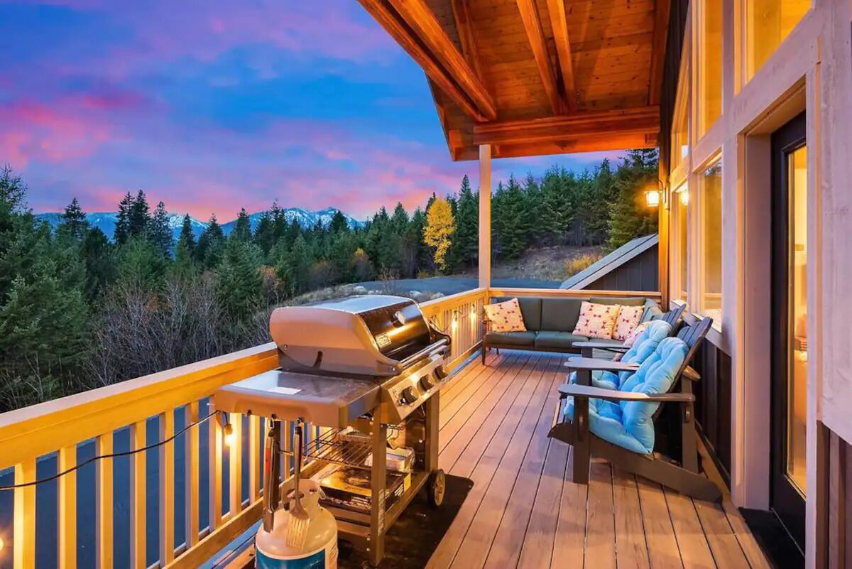 Nostalgic Pines Cabin | Hot Tub | Game Room