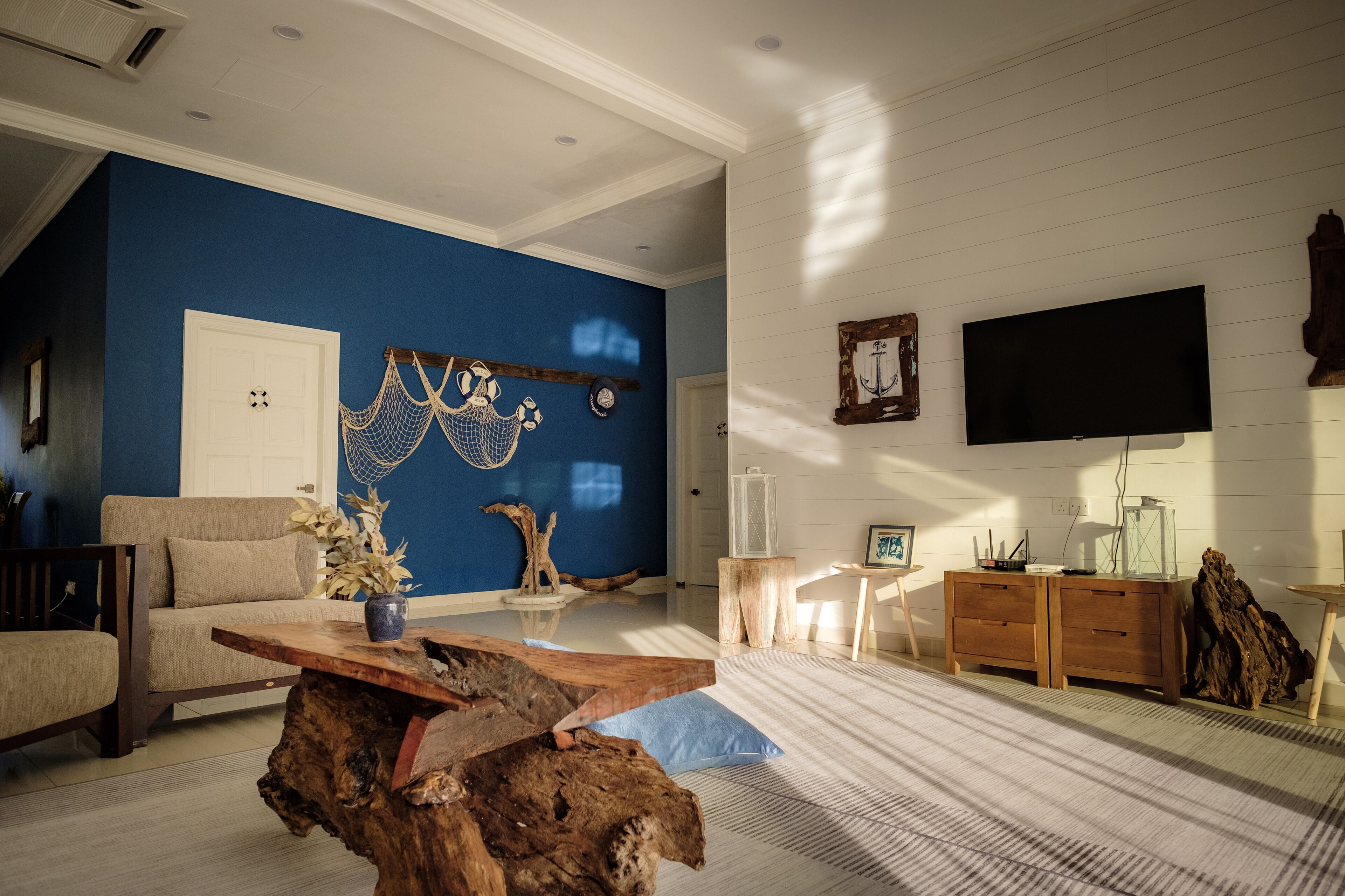 Villa Nautical | Living area | 42-inch Smart TV with cable channels, TV