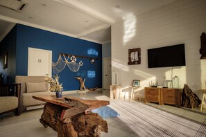 Villa Nautical | Living area | 42-inch Smart TV with cable channels, TV - Sembilan Langkawi (Langkawi)