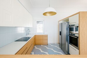 Fridge, microwave, oven, stovetop